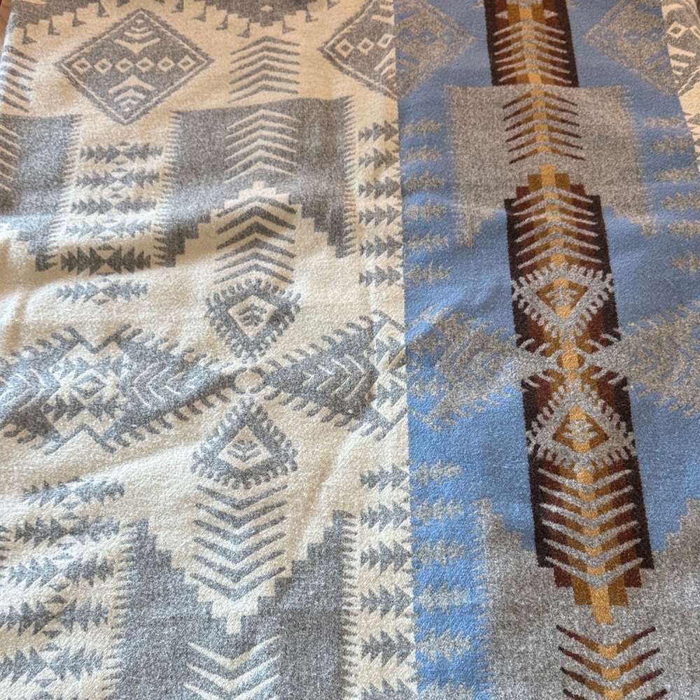 Pendleton Silver Bark Size Queen Geometric Patterned Wool Blanket